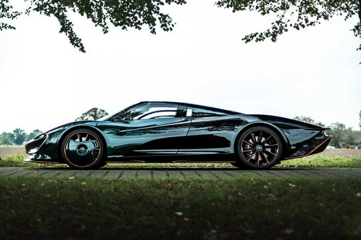 Hai con số tương ứng của mô-tơ điện là 308 mã lực và 347 Nm. Hệ thống hybrid mang đến cho McLaren Speedtail tổng công suất tối đa 1.035 mã lực và mô-men xoắn cực đại 1.149 Nm.