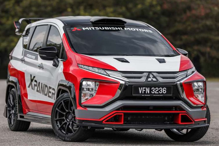 Mitsubishi Xpander Motorsport thể thao là sản phẩm hợp tác giữa Mitsubishi Malaysia và hãng độ Speedline Industries. Mẫu xe 7 chỗ này lấy nền tảng từ mẫu xe đua địa hình Xpander AP4, nhưng được tinh chỉnh để phù hợp và đáp ứng tiêu chuẩn vận hành công cộng.