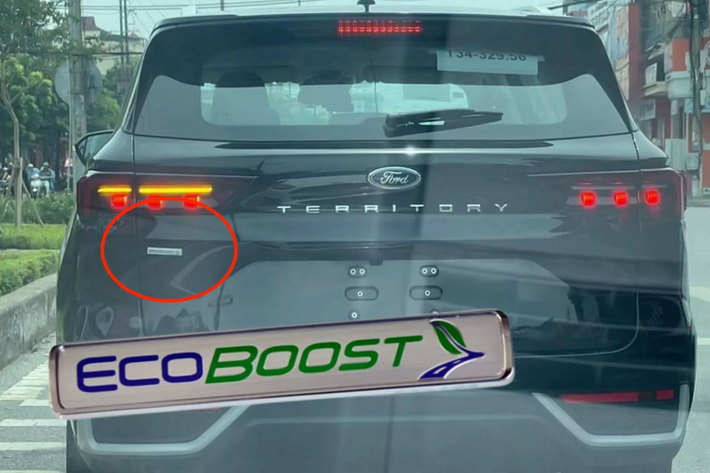 Không gian nội thất Ford Territory 2023 được đánh giá rộng rãi, cùng với các tiện ích đậm chất công nghệ. Vô lăng D-cut thể thao đi kèm giao điện điều khiển dạng màn hình kỹ thuật số. Xe còn trang bị cần số điện tử, kết hợp phanh tay điện tử.