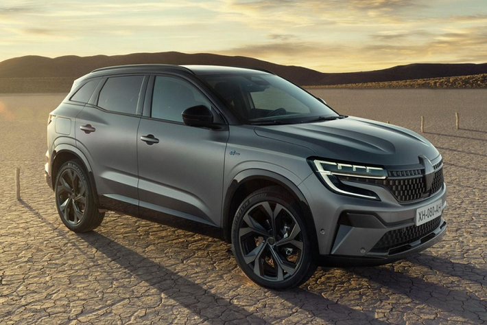 Hãng Renault cho biết, Austral có đủ những hệ thống hỗ trợ người lái cần thiết để đạt tiêu chuẩn lái tự động cấp độ 2. Bên cạnh đó, xe còn được trang bị cả camera 360 độ và đèn pha Matrix LED ở bản cao cấp. Hiện giá xe Renault Austral 2022 vẫn chưa được công bố. Dự kiến, đến quý IV năm nay, xe mới được bán ra thị trường.