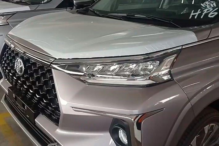 Hiện các đại lý tại Việt Nam đã nhận cọc của khách hàng muốn mua 2 mẫu MPV này. Theo nhân viên tư vấn bán hàng, giá xe Toyota Avanza Premio 2022 sẽ không chênh nhiều so với phiên bản cũ. Trong khi đó, Toyota Veloz Cross 2022 có giá dự kiến hơn 600 triệu đồng.
