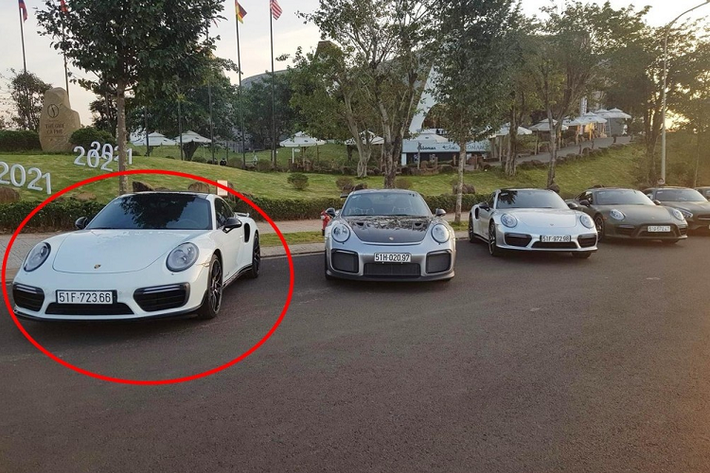 Nói về độ sưu tầm xe Porsche chắc không ai qua được ông chủ của cà phê Trung Nguyên với 1 dàn xe hơn 30 chiếc đủ phiên bản, trong đó số xe Porsche 911 của Đặng Lê Nguyên Vũ là 3 chiếc Turbo S đời cũ và cả Porsche 911 Turbo S mui trần độc nhất Việt Nam. Gần đây, đại gia này còn chi ra 9,2 tỷ đồng để sắm chiếc xe Porsche 930 Turbo, hay còn được gọi dưới cái tên 911 Turbo.