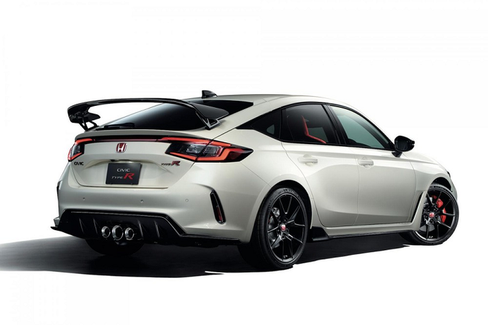 Được phát triển dựa trên Civic Hatchback thế hệ thứ 11, Honda Civic Type R 2023 mới sở hữu thiết kế thanh lịch hơn và không còn hầm hố như trước. Đây là phong cách thiết kế chung được áp dụng cho toàn bộ dòng Honda Civic mới.