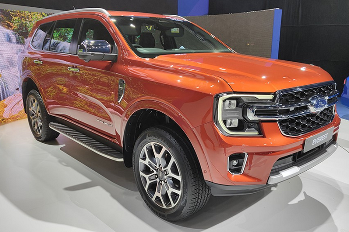 Hôm này 22/3, triển lãm Bangkok International Motor Show 2022 mới chính thức mở cửa cho báo giới. Đến ngày 23/3, triển lãm sẽ bắt đầu đón khách tham quan. Tuy nhiên, vào chiều ngày 21/3, hãng xe Mỹ đã giới thiệu mẫu SUV Ford Everest 2022 mới tại thị trường Thái Lan.
