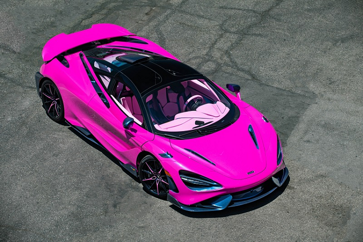 Chiếc McLaren 765LT siêu độc màu hồng này là sản phẩm của bộ phận Special Vehicle Operations (SVO) thuộc McLaren, với tùy chọn lớp sơn ngoại thất độc đáo.