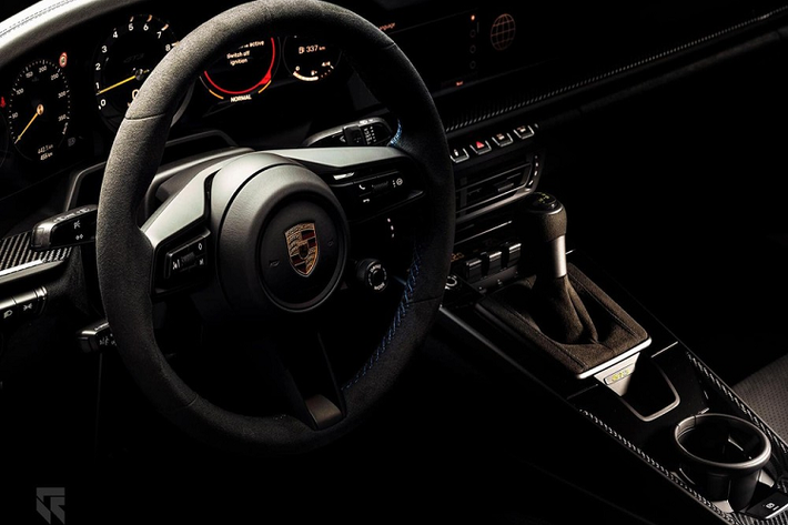 Về Porsche 911 GT3 thế hệ 992, điều làm nên sự hấp dẫn của mẫu xe đua đường phố khiến Cường Đô la phải sở hữu bằng được và còn mang xe đi "phượt" Sài Gòn - Đà Lạt trong tháng 6 vừa qua chính là việc xe được trang bị động cơ 6 xi-lanh hút khí tự nhiên.