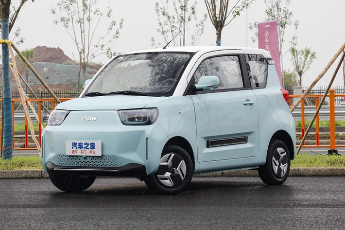 Sự thành công của Wuling Hongguang Mini EV dường như đã tạo ra một xu hướng sản xuất ôtô mới tại thị trường Trung Quốc. Trong 2 năm trở lại đây, những mẫu ôtô điện cỡ nhỏ và giá siêu rẻ đã liên tục trình làng tại thị trường hàng xóm với Việt Nam. Mới nhất trong số đó là BAW Yuanbao 2022 chạy điện.