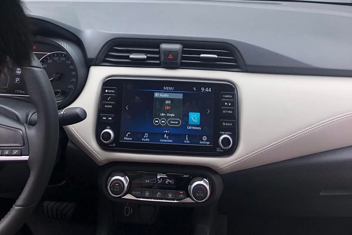 Đi cùng với khối động cơ này là hộp số vô cấp CVT và 3 chế độ lái, trong đó có chế độ Sport. Động cơ này đã được điều chỉnh để đạt chuẩn khí thải Euro5.