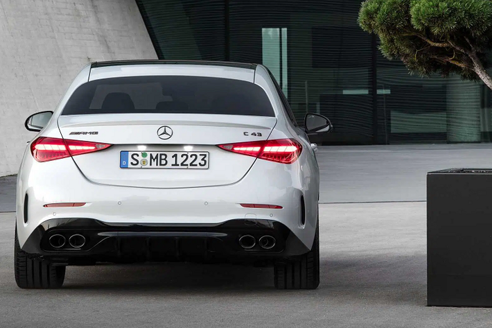 Với việc Mercedes-AMG C43 lắp ráp tại Việt Nam, chắc chắn giá bán chiếc xe Mercedes-AMG C43 4Matic 2023 sẽ rẻ hơn so với việc nhập khẩu từ Đức. Đối thủ chính của mẫu xe này là BMW M3 và Audi RS3 hiện chưa rõ có động thái nào bán chính hãng hay chưa, trong khi đó, M3 2022 chỉ mới xuất hiện dưới dạng xe không chính hãng.