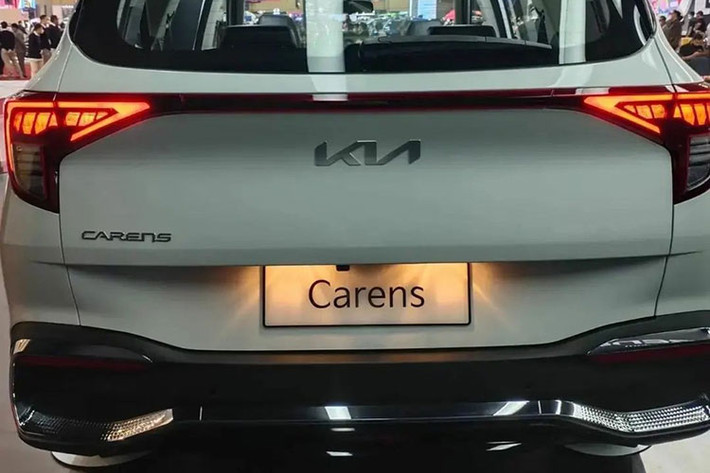 Như vậy, Kia Carens 2022 giá khá cao tại Indonesia và đắt hơn các đối thủ cùng phân khúc như Mitsubishi Xpander (249,93 - 299,77 triệu Rupiah), Hyundai Stargazer (243,3 - 307,1 triệu Rupiah), Honda BR-V (275,9 - 339,9 triệu Rupiah) và Suzuki Ertiga (270,3 - 281,3 triệu Rupiah). Với giá bán này, Kia Carens 2022 hứa hẹn sẽ gặp khó khăn trong việc tìm kiếm khách hàng tại đất nước vạn đảo.