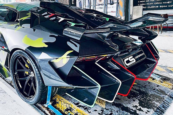 Hiện chưa rõ là chủ nhân của xe Lamborghini Aventador LP700-4 đã chi ra bao nhiều tiền để nâng cấp gói độ Duke Dynamics, chỉ biết rằng, tại thị trường nước ngoài, khách hàng phải chỉ ra từ 35.000 đô la đến 50.000 đô la, tương đương 796 triệu đến 1 tỷ đông để sở hữu bản độ đắt đỏ này. Hiện chưa rõ xe Lamborghini Aventador LP700-4 độ Duke Dynamics của đại gia Việt có được thông nòng động cơ hay không.