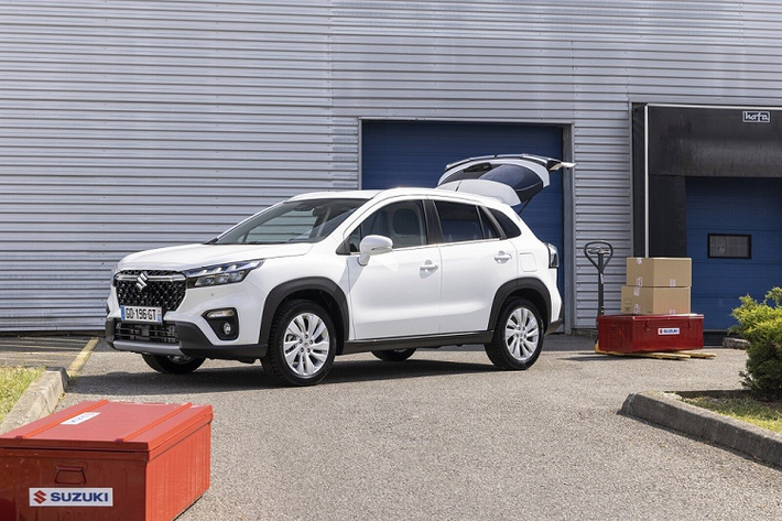Suzuki SX4 S-Cross thế hệ mới đã lần đầu tiên trình làng tại thị trường châu Âu vào hồi tháng 11 năm ngoái. Sau nửa năm, mẫu SUV hạng B này tiếp tục được bổ sung phiên bản thương mại mới ở thị trường Pháp.