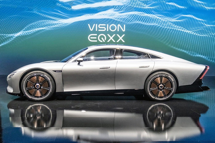 Đáng tiếc là hãng Mercedes-Benz chưa hé lộ kế hoạch đưa Vision EQXX lên dây chuyền sản xuất thương mại.