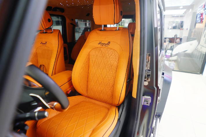 "Trái tim" này trên bản đặc biệt của Mercedes-AMG G63 vẫn sản sinh công suất tối đa 577 mã lực và mô-men xoắn cực đại 850 Nm tại dải tua máy 2.500 - 3.500 vòng/phút.