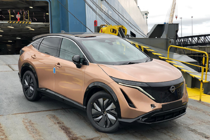 Nissan Ariya 2022 mới đã tiếp tục được giới thiệu ở một thị trường nữa là Anh Quốc, với 4 phiên bản kết hợp pin và hệ thống truyền động khác nhau. Giá tương ứng 52.648 USD (khoảng 1,23 tỷ đônghf) và 67.592 USD (khoảng 1,58 tỷ đồng).