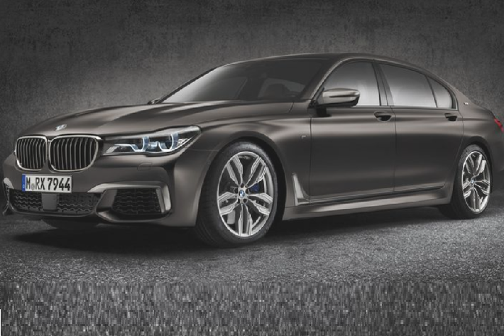 Cung cấp sức mạnh cho chiếc BMW M760i xDrive The Final V12 mới là khối động cơ V12 tăng áp kép, dung tích 6.6 lít công suất cực đại 601 mã lực đi kèm hệ dẫn động AWD xDrive. Với khối động cơ này chiếc sedan hạng sang cỡ lớn có thể tăng tốc lên 100 km/h từ vị trí đứng yên trong 3,8 giây, tốc độ tối đa được giới hạn ở mức 255km/h.
