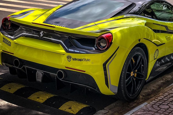 Được biết, chủ nhân chiếc xe Ferrari 488 GTB này đã chơi siêu xe được gần 3 năm nhưng sau 1 năm chán, nay đã quay trở lại với xe Ferrari 488 GTB.