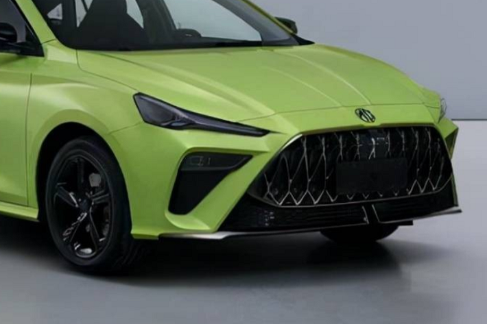 Tương tự nhiều mẫu xe hạng sang hiện đang được bán trên thị trường, mẫu xe sedan MG5 Scorpio 2022 cũng có bảng đồng hồ kỹ thuật số nối liền với màn hình thông tin giải trí. Nhờ màn hình này, các nút bấm cơ học bên trong xe đã được giảm đi đáng kể.