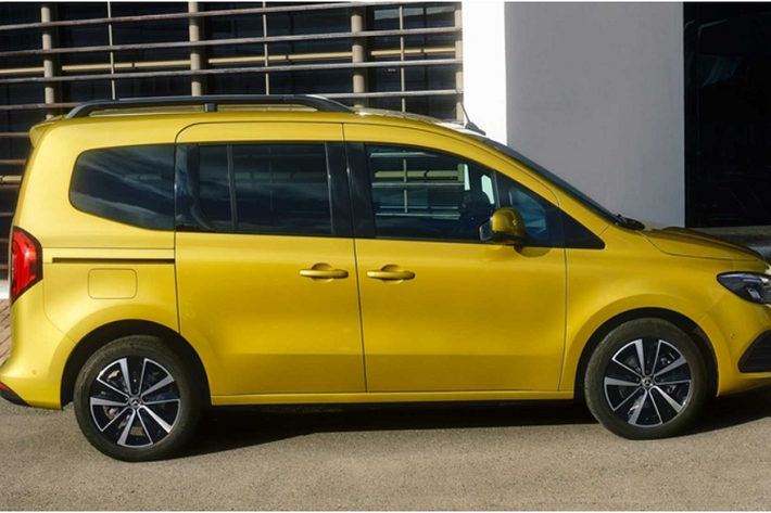 Về truyền động, Mercedes-Benz T160 và T180 sẽ dùng chung động cơ xăng 1.3L 4 xi-lanh cho công suất lần lượt là 99 và 127 mã lực.