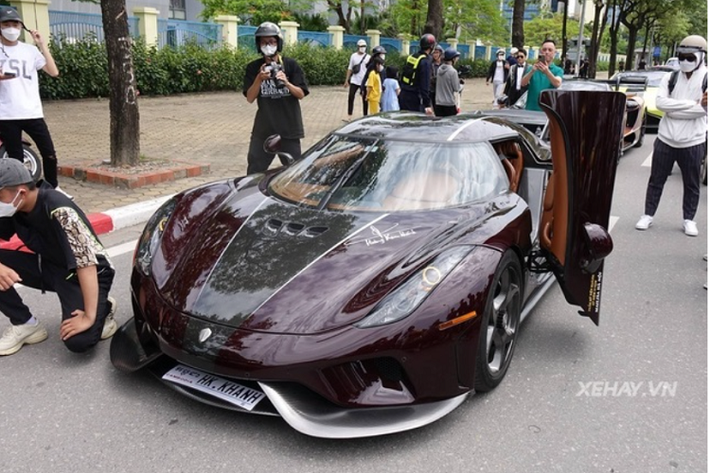 Ước tính tổng số tiền mà doanh nhân Hoàng Kim Khánh sẽ phải chi để đưa siêu phẩm Koenigsegg Regera về Việt Nam, sau khi nộp đầy đủ các khoản thuế phí và biển số có thể dao động từ 120 - 250 tỷ đồng (tuỳ theo mức tăng giảm giá xe).