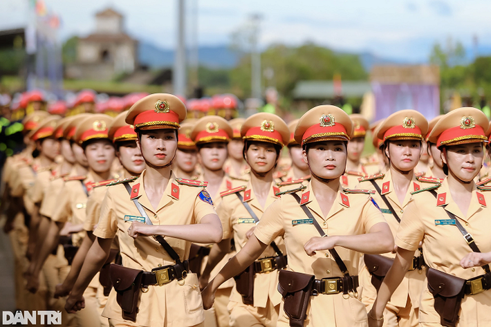 Sau lễ khai mạc là phần duyệt đội ngũ của 16 đội tuyển đến từ Công an các tỉnh, thành phố phía Nam; khối nữ Cảnh sát giao thông, Cảnh sát cơ động, Phòng cháy chữa cháy và đội ngũ Tân binh của Công an tỉnh Thừa Thiên Huế.