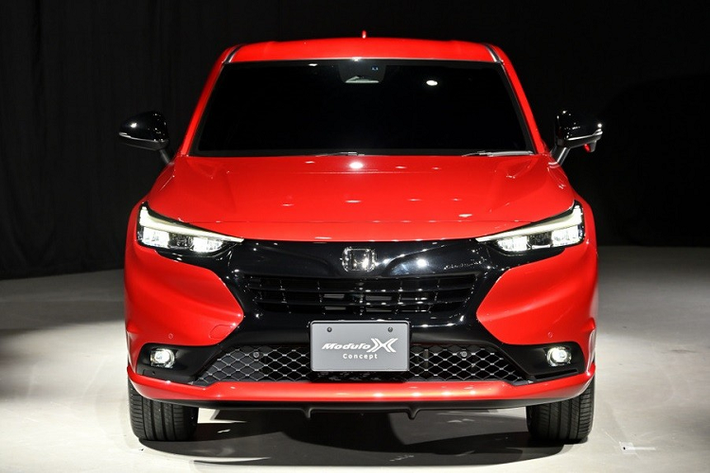 Hãng Honda cho biết, HR-V thế hệ mới đã chiếm được cảm tình của nhiều khách hàng trẻ tại Nhật Bản. Tuy nhiên, những người yêu thích xe Honda xưa cũ lại không thực sự mặn mà với HR-V mới. Do đó, Honda HR-V e:HEV Modulo X được ra đời để chiều lòng những khách hàng này.