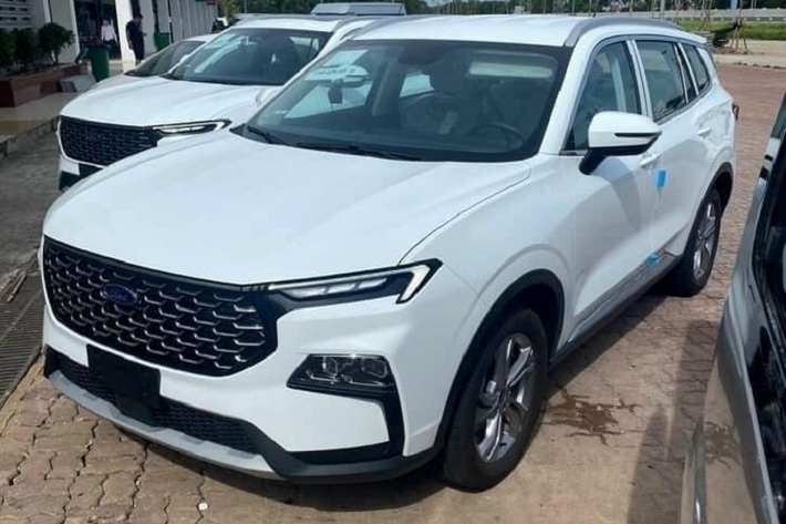 Sau khi ra mắt Everest và Ranger mới, Ford Việt Nam sẽ tiếp tục tập trung vào một sản phẩm lần đầu xuất hiện tại nước ta, đó chính là Ford Territory 2023 mới. Cho tới nay, mẫu C-SUV này cũng đã có nhiều thông tin về trang bị nhưng mới đây, hãng xe Mỹ lại tiếp tục bật mí thêm một số điểm thú vị, chủ yếu là trong phần nội thất.