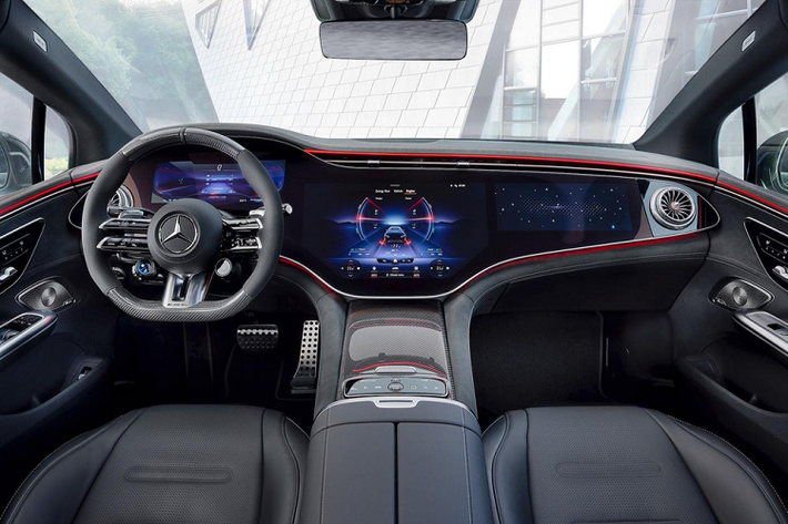 Ngoài ra, Mercedes-AMG EQE 2023 còn có các chế độ lái như Sport, Sport+, Comfort, Race Start và Slippery. Bên cạnh đó là tính năng Eco Charging giúp tăng tuổi thọ của pin, chế độ vận hành chỉ dùng 1 bàn đạp, hệ thống giả âm thanh động cơ, hệ thống đánh lái cầu sau và hệ thống treo khí nén AMG Ride Control+ với giảm xóc thích ứng.