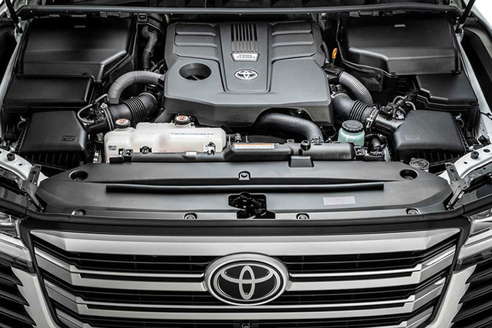 Thậm chí ngay cả Toyota Land Cruiser Prado hiện cũng đang kênh giá từ 120 – 150 triệu đồng tại đại lý. Ngoài ra một số mẫu xe khác của Toyota như Camry, Raize hay Veloz Cross cũng đang đội giá mạnh. Đáng chú ý hiện Toyota Việt Nam đã tuyên bố không bán xe kèm “lạc” và đề nghị khách hàng phản ánh vào số hotline, nhưng đâu vẫn vào đó.