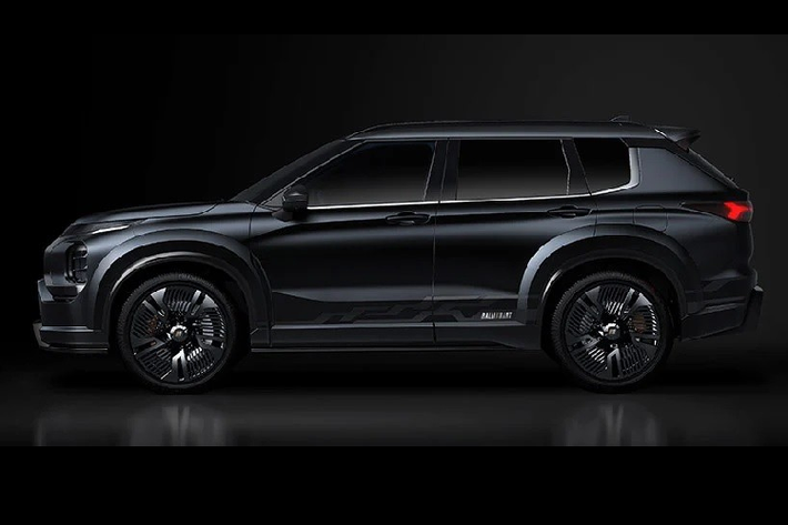 Tương tự các mẫu ôtô hiện tại của thương hiệu Mitsubishi, Vision Ralliart được áp dụng ngôn ngữ thiết kế Dynamic Shield trên đầu xe. Do đó, mẫu xe concept này cũng có hệ thống đèn 2 tầng. Dải đèn LED định vị ban ngày của xe có thiết kế thanh mảnh và nằm sát với nắp ca-pô. Trong khi đó, cụm đèn pha chính được đặt bên dưới.