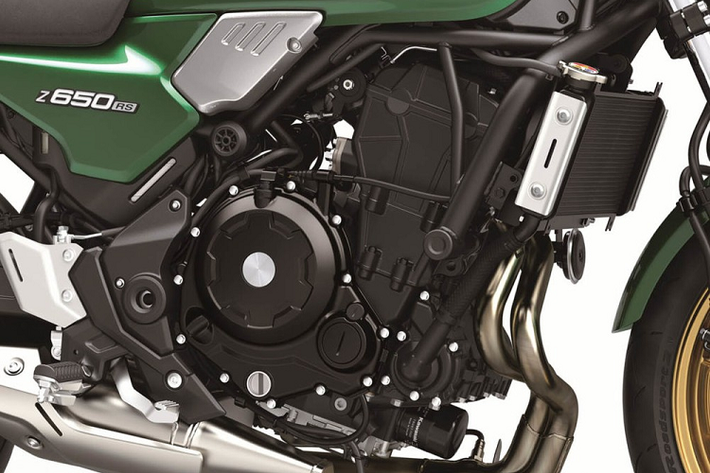 Được phát triển dựa trên mẫu naked bike Kawasaki Z650, vì vậy Kawasaki Z650RS hoàn toàn mới có chung khung sườn, động cơ và hệ thống treo với mẫu naked bike.