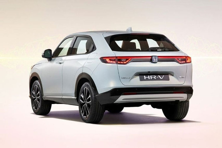 Theo tài liệu rò rỉ, giá xe Honda HR-V 1.5T RS CVT 2022 tại Indonesia khởi điểm từ 303 triệu Rupiah (khoảng 476 triệu đồng). Con số tương ứng của bản 1.5L S CVT là 225 triệu Rupiah (354 triệu đồng), bản 1.5L E CVT là 243 triệu Rupiah (382 triệu đồng) và bản 1.5L SE CVT là 255 triệu Rupiah (401 triệu đồng).