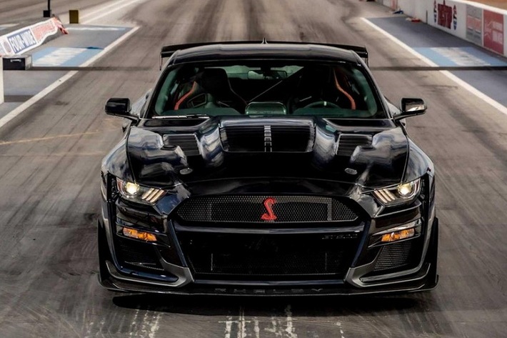 Giá gói độ Shelby GT500 Code Red chưa kèm xác xe lên đến 4,8 tỷ đồng, một số tiền không rẻ cho ai có ý định chơi. Đáng chú ý, sẽ chỉ có khoảng 10 chiếc xe GT500 Code Red được cho ra đời mỗi năm.