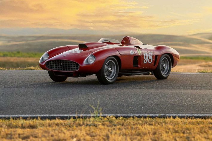 Ferrari ban đầu đã chế tạo chiếc xe này như một trong hai chiếc xe đặc biệt để cạnh tranh tại giải đua Carrera Panamericana năm 1955. Sergio Scaglietti đã thiết kế phần thân và cũng chế tạo các tấm thân xe.