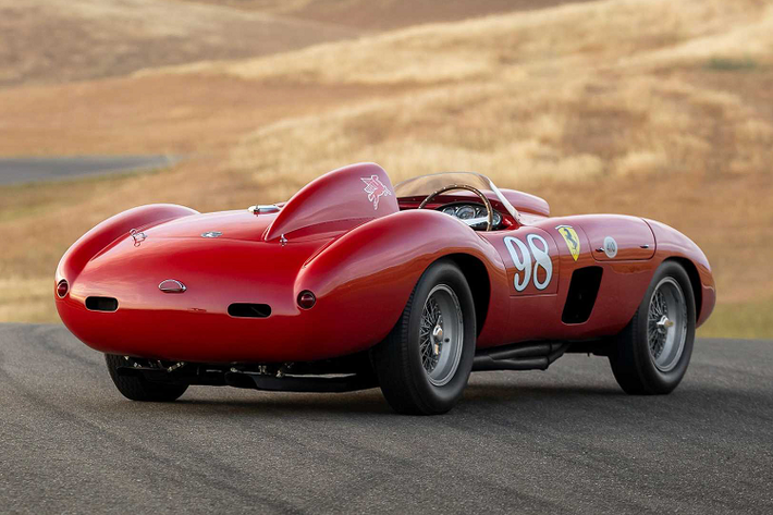 Tại đó, ấy đã khắc lên bình xăng dòng chữ: “Ông Ferrari đã nói với tôi rằng đây là chiếc Ferrari tốt nhất mà ông ấy từng chế tạo”. Thông điệp này hiện vẫn còn được lưu ở vị trí bình xăng trên xe.
