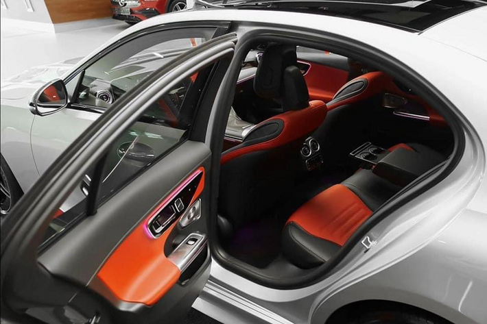 Tại thị trường Việt, Mercedes-Benz C-Class là dòng xe bán chạy nhất trong phân khúc sedan hạng sang cỡ nhỏ do có lợi thế về giá bán, vì đây là dòng xe duy nhất trong phân khúc được lắp ráp trong nước.