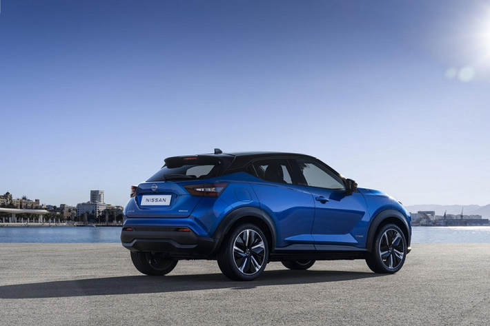 Hiện giá xe Nissan Juke Hybrid 2022 vẫn chưa được công bố. Tuy nhiên, xe dự kiến sẽ có giá cao hơn Nissan Juke bản thường. Tại thị trường châu Âu, Nissan Juke hiện là mẫu xe bán khá chạy. Trong năm 2021, đây chính là một trong những mẫu SUV ăn khách nhất ở thị trường này.