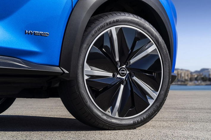 Hiện hãng Nissan chưa công bố công suất tổng cộng của Juke Hybrid 2022. Chỉ biết rằng, mẫu xe này sẽ có công suất tổng cộng tăng 25% so với phiên bản dùng động cơ xăng tăng áp 1.0L của Nissan Juke đồng thời giảm 20% lượng nhiên liệu tiêu thụ trên đường hỗn hợp. Theo thông tin ban đầu, Nissan Juke Hybrid 2022 sẽ có lượng xăng tiêu thụ chỉ 5,2 lít/100 km.