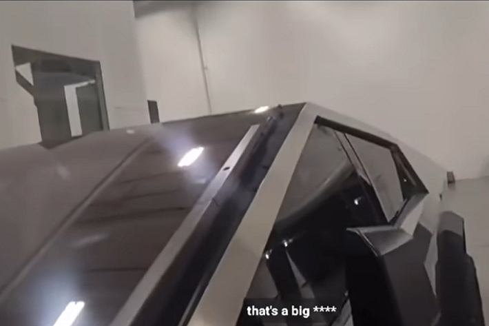 Tesla cũng có thể đã thu nhỏ phần đầu xe, và tăng kích thước của tấm kính chắn gió. Phần cốp phía trước dường như không thể mở được, nhưng phiên bản sản xuất của Cybertruck chắc chắn sẽ có tính năng này để tăng thêm không gian lưu trữ. Xe cũng có một khe hở lớn hơn ở tấm cản trước và toàn bộ tấm cản có vẻ to hơn và thấp hơn, điều này có thể hữu ích với tính khí động học, nhưng có thể làm hạn chế góc tiếp cận khi đi địa hình, cho dù khó có thể nói rõ tấm cản mới thực tế thấp hơn bao nhiêu.