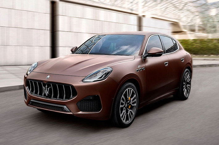 Theo nguồn tin rò rỉ, giá xe Maserati Grecale Trofeo 2022 tại Việt Nam dự kiến từ 7-8 tỷ đồng. Với mức giá này, Maserati Grecale Trofeo 2022 sẽ "cạnh tranh" cùng các mẫu xe thuộc phân khúc SUV hạng sang như Lexus LX600, Range Rover 2022 hay Mercedes-Maybach GLS480.