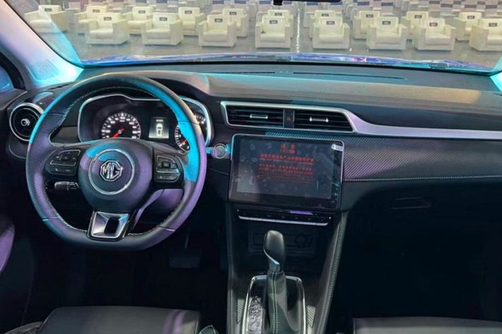 Tại thị trường Trung Quốc, giá xe MG ZS Sports 2022 có mức khởi điểm từ 99.800 Nhân dân tệ (khoảng 349 triệu đồng). Trong khi đó, 3 phiên bản còn lại của MG ZS 2022 có giá dao động từ 85.800 - 95.800 Nhân dân tệ (300 - 335 triệu đồng).