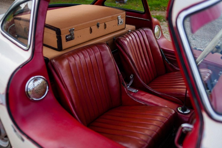 Dù sao đi nữa, nó là bằng chứng cho thấy một chiếc 300 SL Gullwing cổ điển có giá trị như thế nào thời nay.