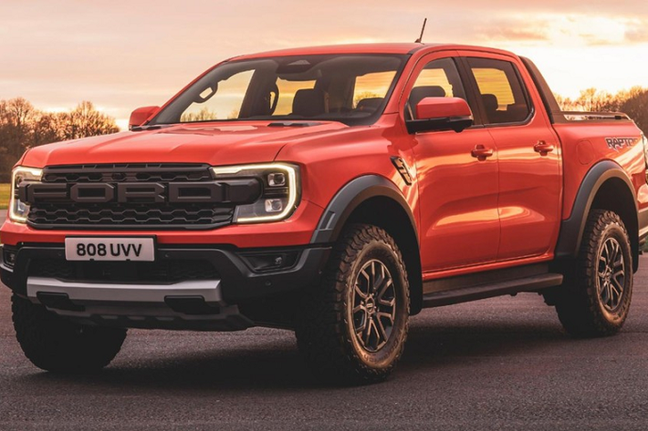Là sản phẩm do bộ phận Ford Performance phát triển, mẫu xe bán tải Ford Ranger Raptor 2022 được định vị như phiên bản cao cấp nhất của dòng xe bán tải cỡ trung Ranger. Có thể nói, đây là mẫu xe bán tải kết hợp giữa hiệu suất vận hành và khả năng off-road.
