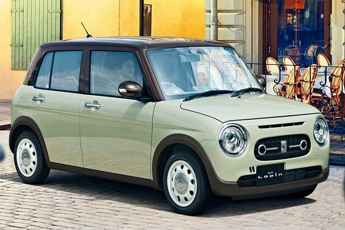 Suzuki đã chính thức giới thiệu mẫu xe giá rẻ Alto thế hệ mới tại thị trường Nhật Bản. Đúng như thông tin rò rỉ từ trước đó, Suzuki Alto 2022 tại Nhật Bản sẽ có tổng cộng 4 bản trang bị, bao gồm A, L, Hybrid S và Hybrid X. Giá xe Suzuki Alto 2022 dao động từ 943.000 - 1.379.400 Yên (khoảng 190 - 278 triệu đồng). Được biết, đây là lần đầu tiên giá mẫu xe này vượt quá ngưỡng 1 triệu Yên (202 triệu đồng).