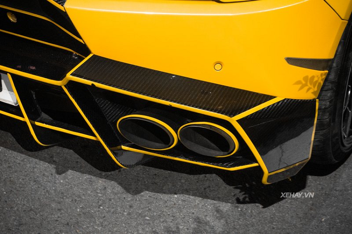 Ngoài bodykit siêu hầm hố, Lamborghini Huracan này còn được nâng cấp bộ mâm PUR RS.05 V2 thiết kế dạng cánh quạt, với phần cánh làm từ chất liệu carbon có số thứ tự 03/25. Bộ mâm này có số lượng xuất xưởng giới hạn 25 bộ trên toàn thế giới, giá mỗi bộ khoảng 300 triệu VNĐ tại Mỹ.