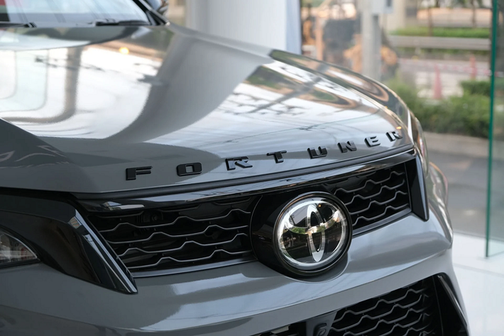 Để kỷ niệm 60 năm thương hiệu tại thị trường Thái Lan, Toyota Thái Lan đã giới thiệu một loạt các phiên bản đặc biệt, kỷ niệm 60 năm (60th Anniversary) cho các dòng xe bao gồm: Fortuner, Camry, Corolla Cross, Yaris và Hilux Revo.