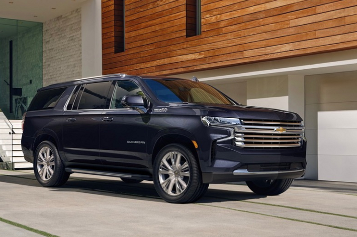 Chevrolet Tahoe và Suburban 2023 là hai mẫu xe mới nhất được trang bị hệ thống lái bán tự động Super Cruise (chỉ có trên các bản cao cấp nhất là High Country và Premier), bộ đôi này sẽ lên dây chuyền sản xuất vào cuối mùa hè năm nay.