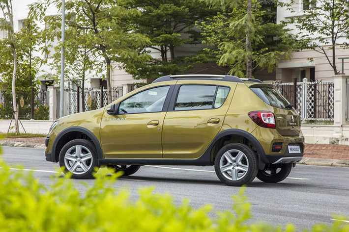 Renault Sandero Stepway đời 2016 đã qua sử dụng rao bán với giá 355 triệu đồng được xem là chiếc xe khá hợp lý phục vụ nhu cầu di chuyển trong đô thị, cũng như phù hợp với người yêu thích thương hiệu xe châu Âu, thay vì mua xe hạng A mới như Kia Morning, Hyundai Grand i10 hay VinFast Fadil.