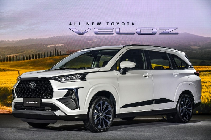Đúng như thông tin từ trước đó, hôm nay, ngày 24/2/2022, Toyota Veloz 2022 mới đã chính thức được giới thiệu tại thị trường Thái Lan. Đây là mẫu xe đã trình làng tại thị trường Indonesia vào cuối năm ngoái và cũng chuẩn bị ra mắt Việt Nam trong thời gian tới dưới cái tên riêng Toyota Veloz Cross 2022.