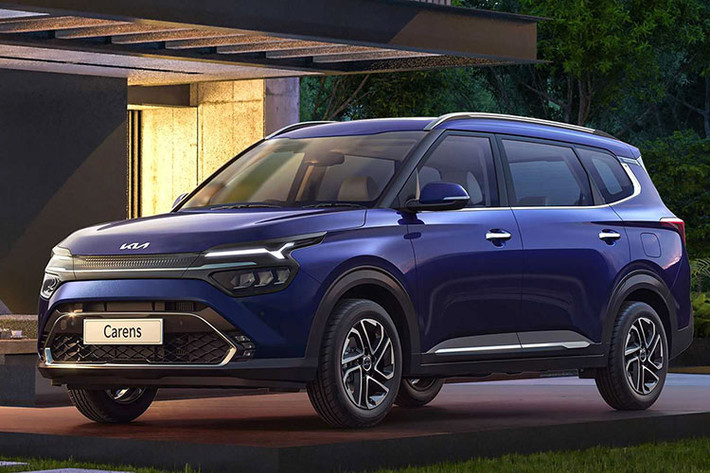 Kia Carens 2022 mới đã chính thức tái xuất thị trường vào hồi giữa tháng 12 năm ngoái. Đến hôm 14/1/2022 vừa qua, hãng Kia đã bắt đầu nhận cọc của khách hàng muốn mua mẫu MPV cỡ nhỏ này.